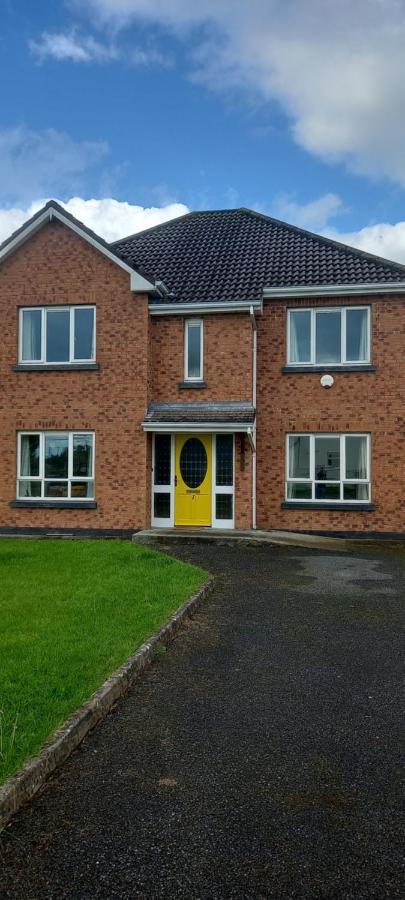 1 Cartrun Breac N39D7H6 Opposite Longford Rugby Club - See The Yellow Door 외부 사진