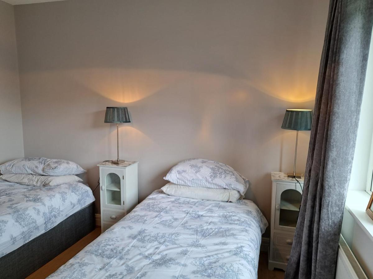 1 Cartrun Breac N39D7H6 Opposite Longford Rugby Club - See The Yellow Door 외부 사진